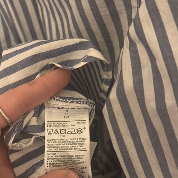 OldNavy Blue and White Striped Shirt NWt Small - Picture 7 of 7